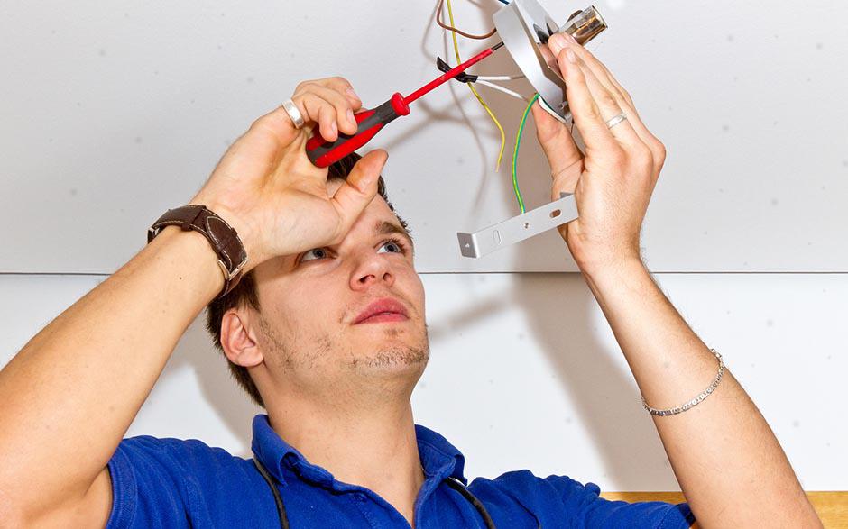 besoin d'un électricien Saclas